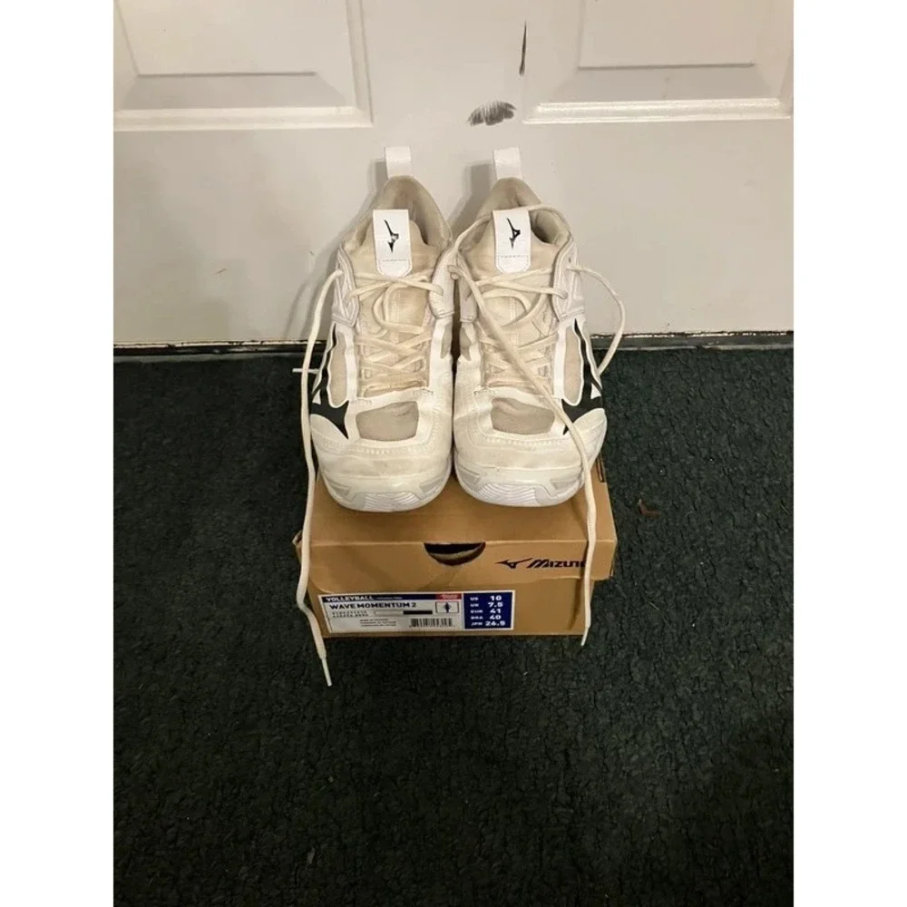 Mizuno Women's Wave Momentum 2 Volleyball Shoes Size 10 White Navy Blue with Box